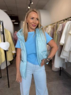 Pūkinė liemenė Sky Blue Su Gobtuvu - Image 1