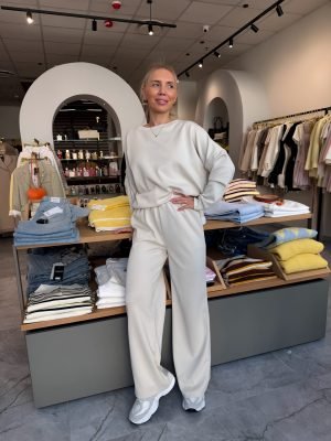 Kostiumėlis Soft Beige Išankstinis užsakymas - Image 1