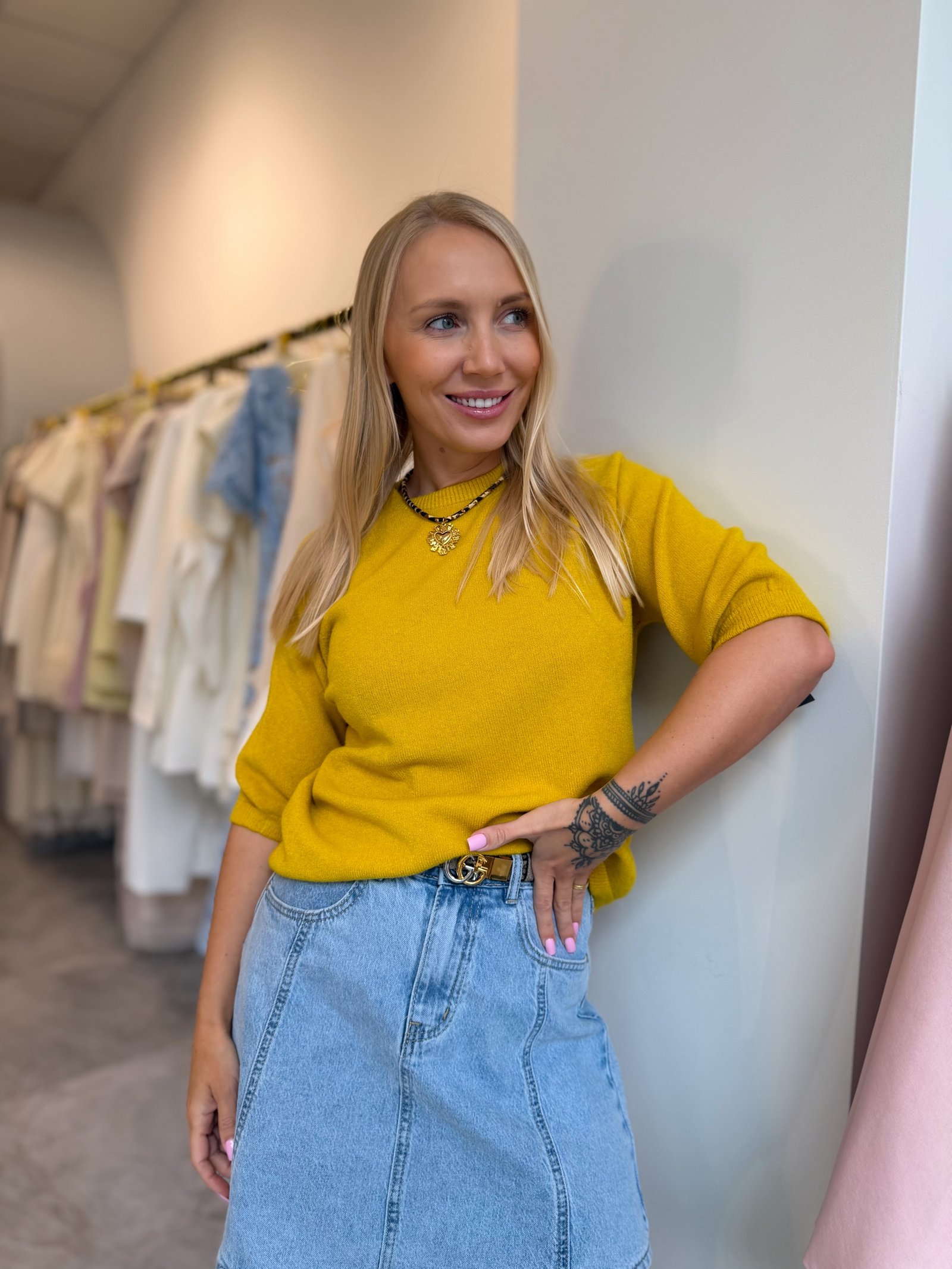 Megztukas Sleeve Mustard