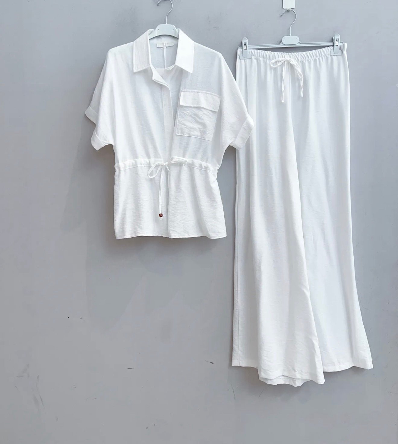 Kostiumėlis Comfort White Išankstinis užsakymas