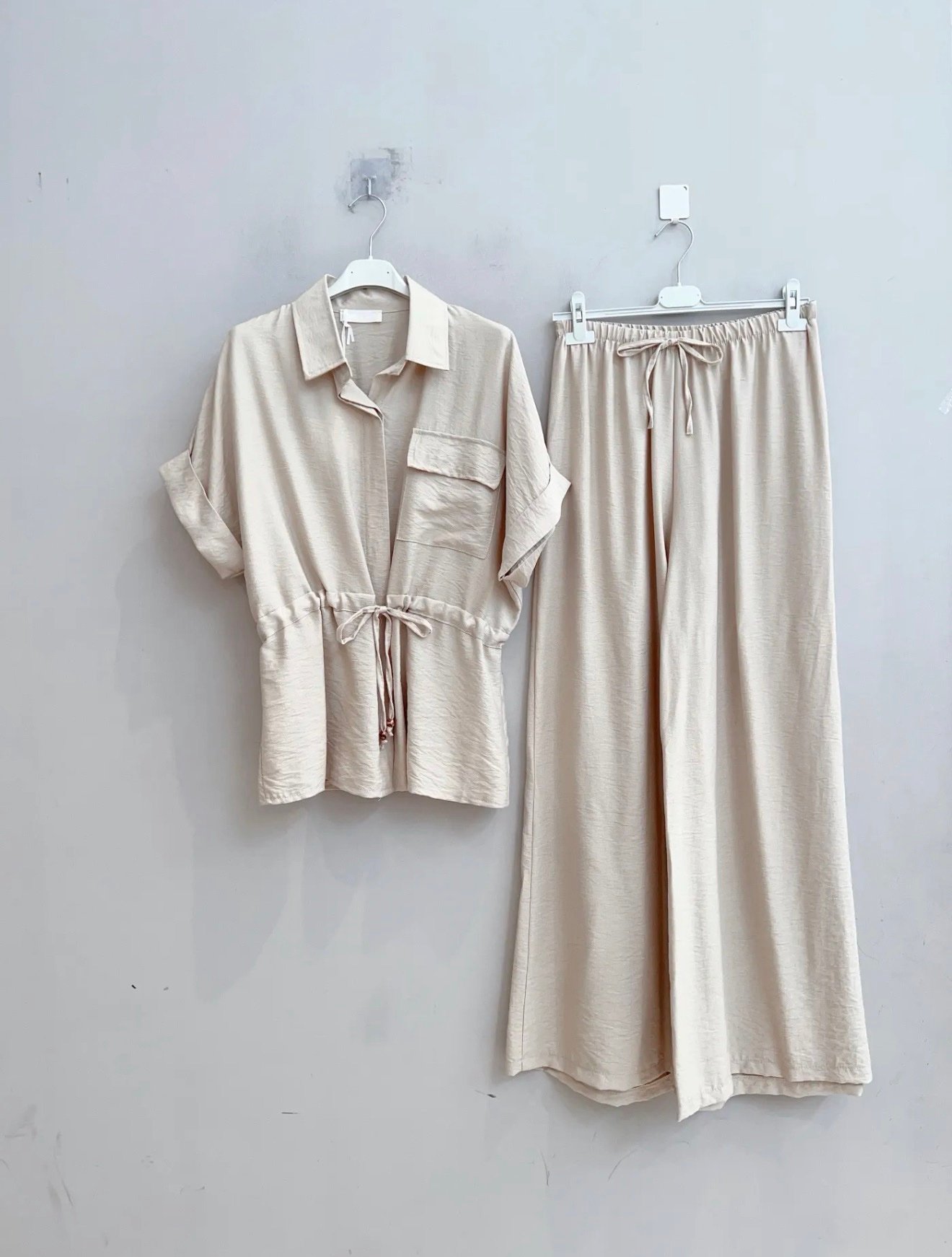 Kostiumėlis Comfort Beige Išankstinis užsakymas